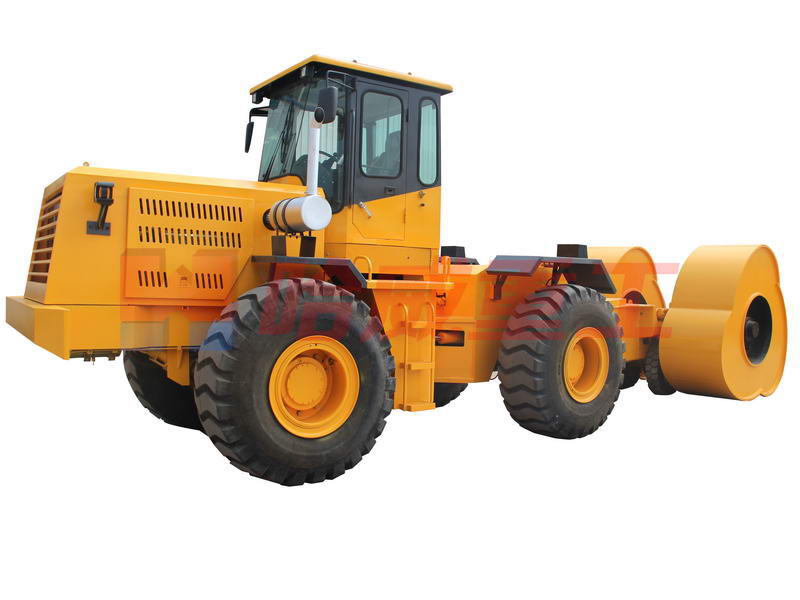380沖擊壓路(lù)機(jī)牽引車(chē)
