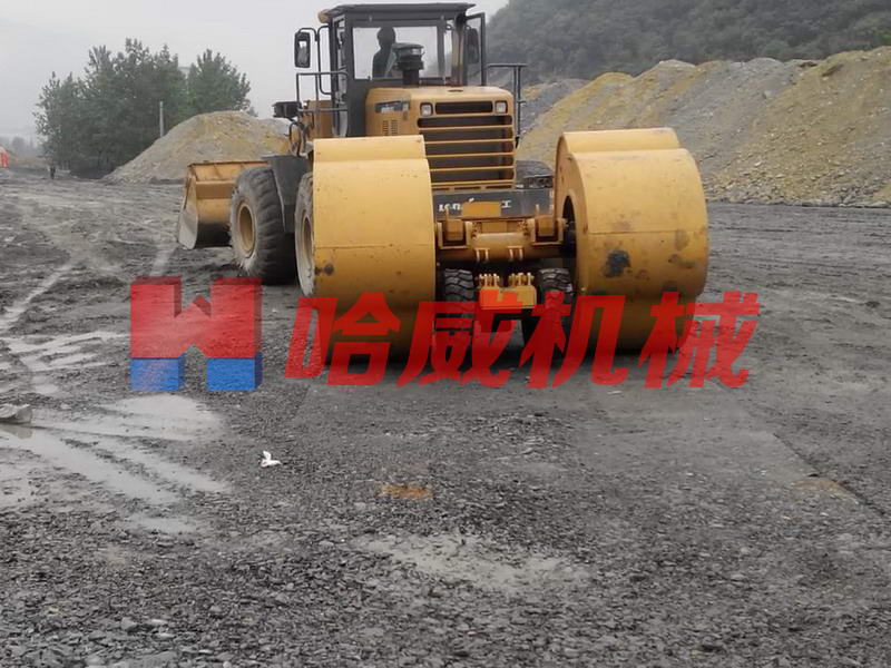 二手沖擊式壓路(lù)機(jī)