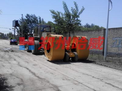 發往上(shàng)海(hǎi)港沖擊壓路(lù)機(jī)